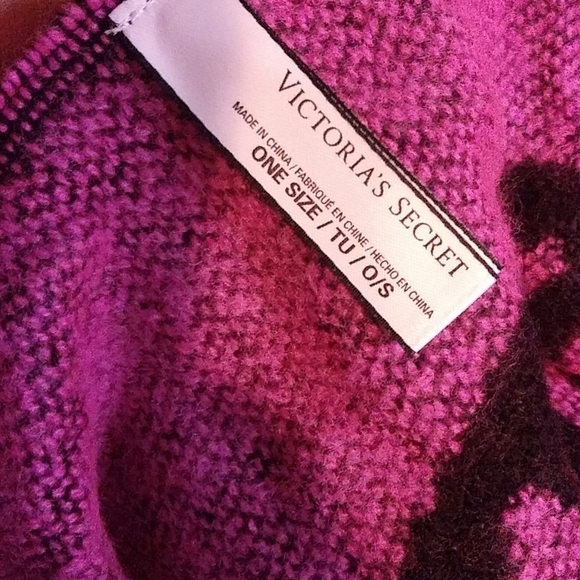 Victoria's Secret hearts Throw Blanket 62"‎ x 52" - Picture 5 of 7